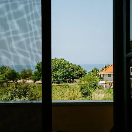 Karavostasi Beach